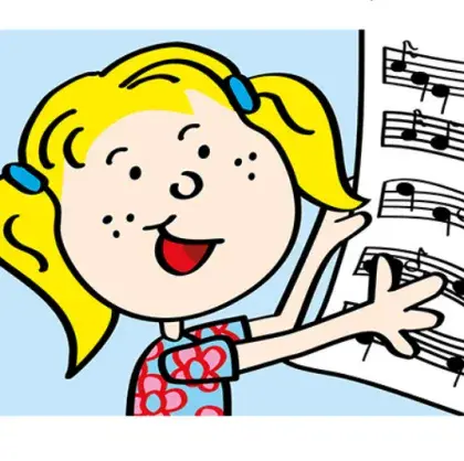 Man sieht ein Mädchen mit Noten in der Hand.