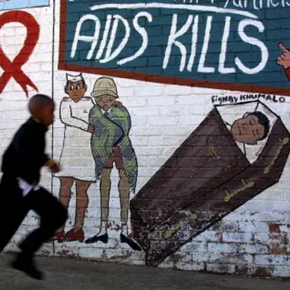 Wandbild mit Schriftzug &quot;AIDS Kills&quot;