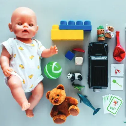 Man sieht ein Foto mit verschiedenen Spielzeug.