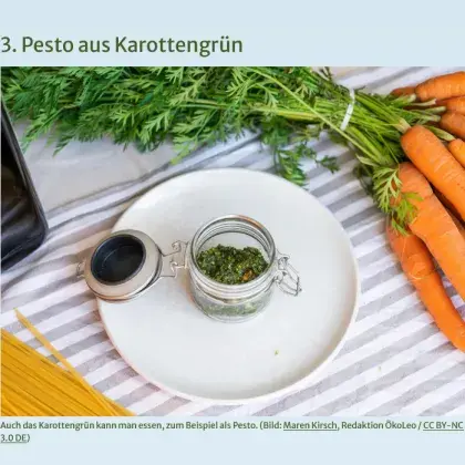 Man sieht Pesto aus Karottengrün.