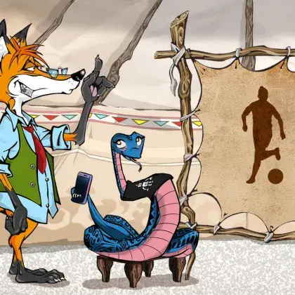 Man sieht einen Fuchs und eine Schlange neben einer Lederleinwand mit einem Fußball-Spieler.