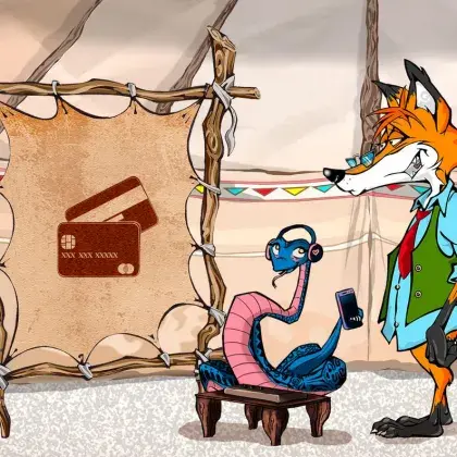 Man sieht einen Fuchs und eine Schlange neben einer Lederleinwand mit einer Kreditkarte.