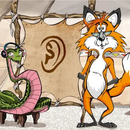 Man sieht einen Fuchs und eine Schlange neben einer Lederleinwand mit einem Ohr.