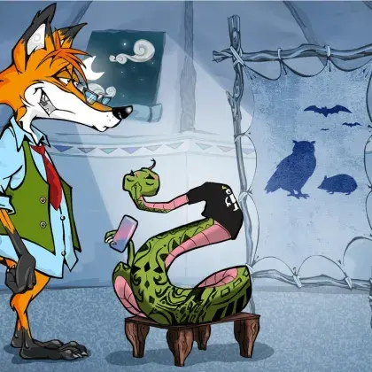 Man sieht einen Fuchs und eine Schlange neben einer Lederleinwand mit Tieren.