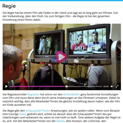 Man sieht einen Text und ein Regisseur.