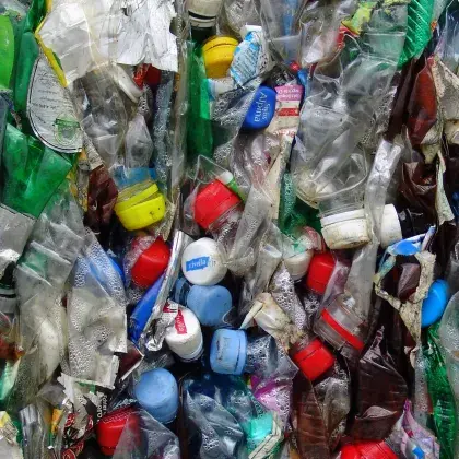 Leere Plastikflaschen